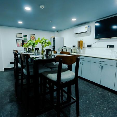 Bedchambers Luxury Apartment Near Golf Course Road Gurgaon Buitenkant foto