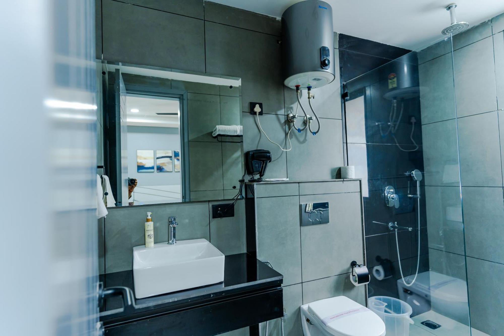 Bedchambers Luxury Apartment Near Golf Course Road Gurgaon Buitenkant foto