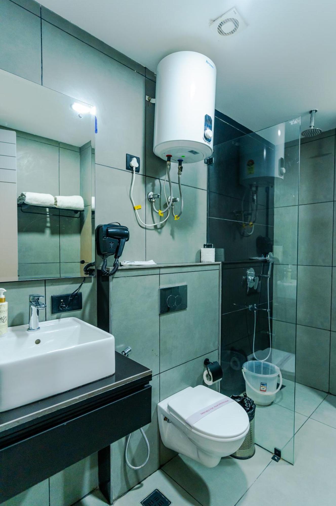 Bedchambers Luxury Apartment Near Golf Course Road Gurgaon Buitenkant foto