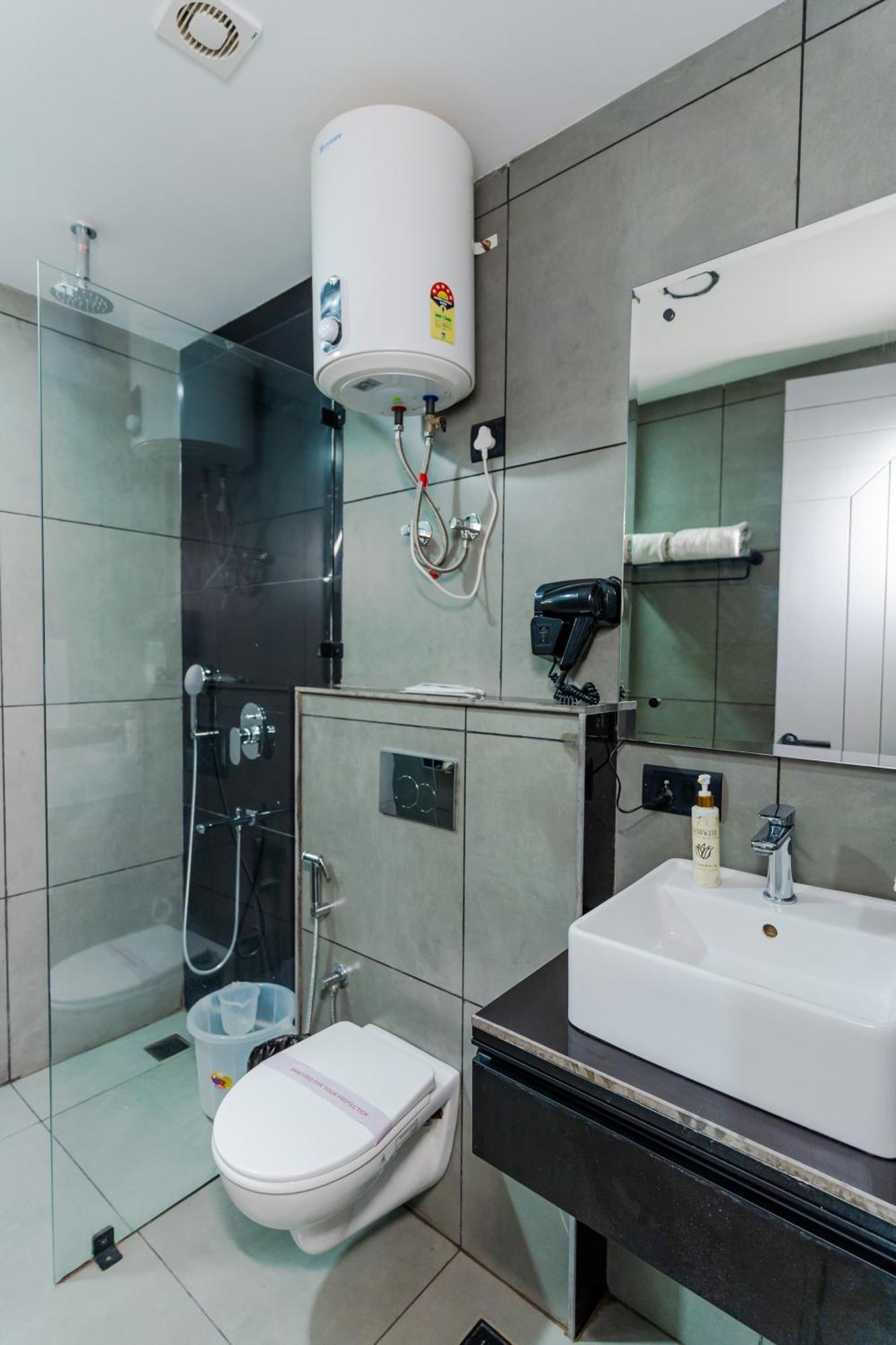Bedchambers Luxury Apartment Near Golf Course Road Gurgaon Buitenkant foto